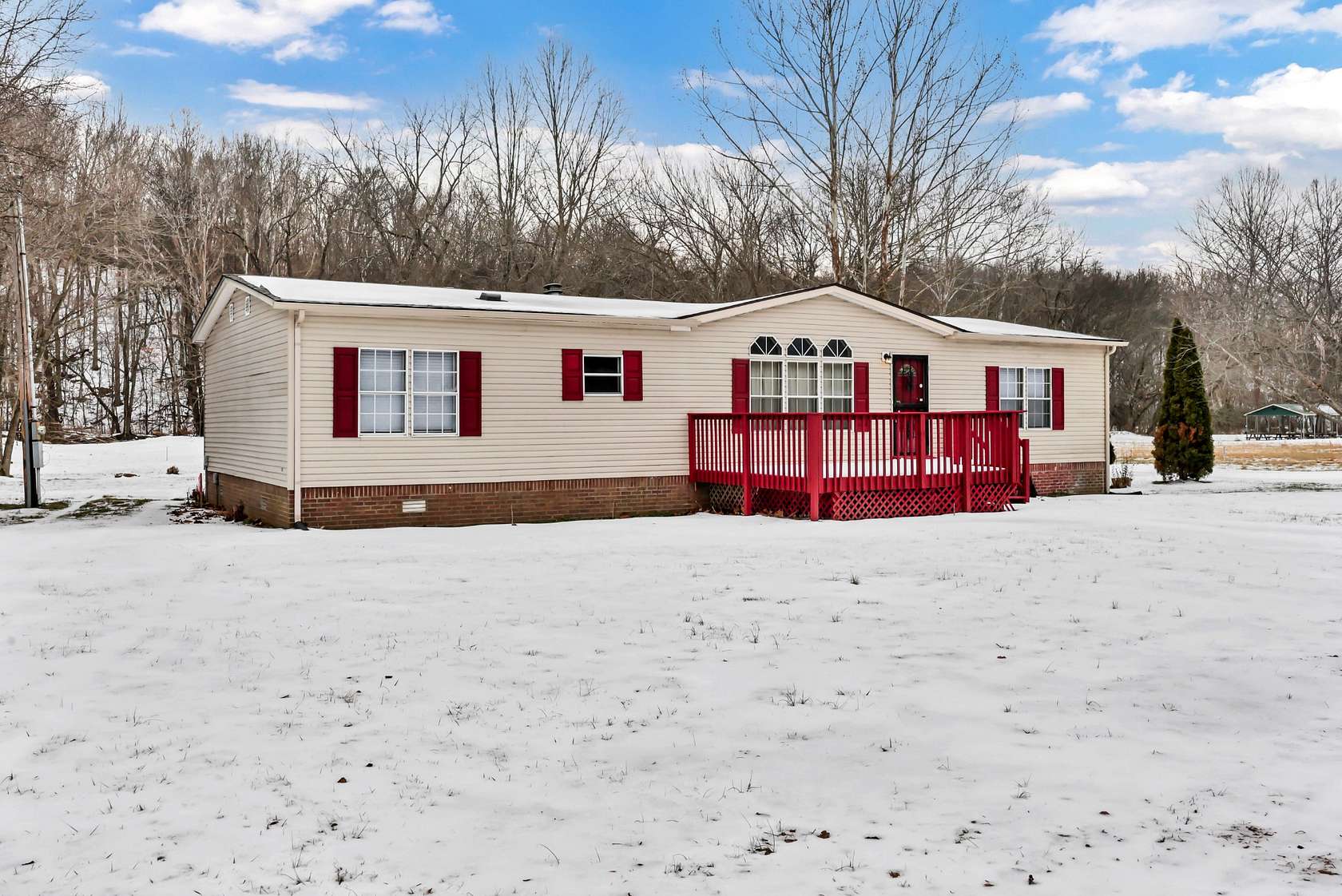 2.2 Acres of Residential Land with Home for Sale in Cunningham, Tennessee