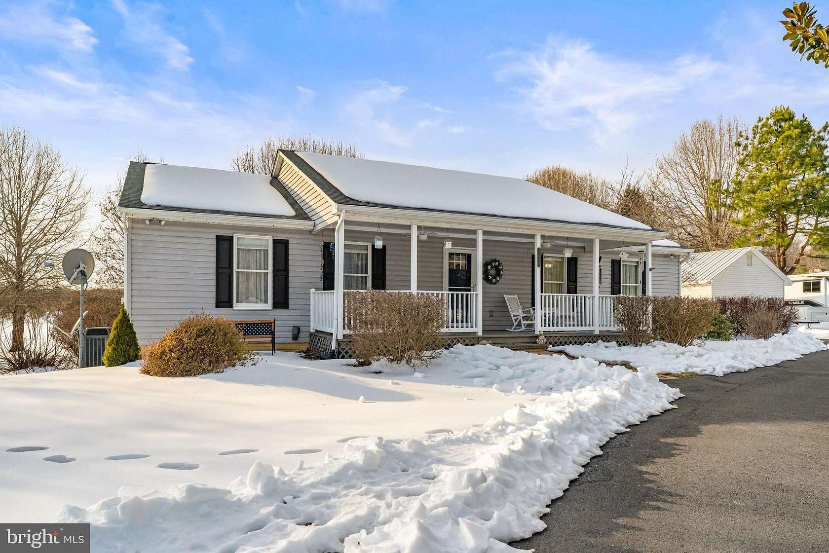 5 Acres of Residential Land with Home for Sale in Amissville, Virginia