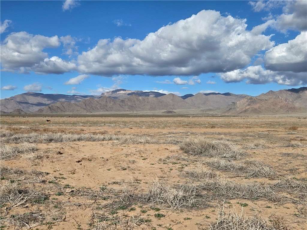 2.35 Acres of Land for Sale in Golden Valley, Arizona