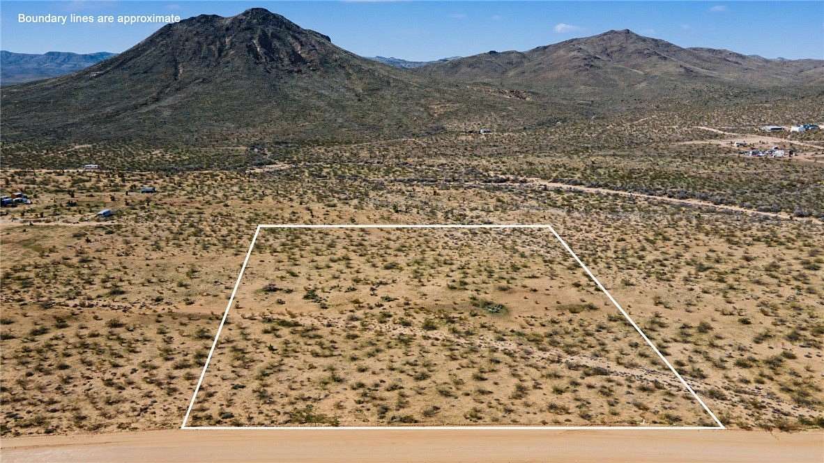 4.7 Acres of Residential Land for Sale in Golden Valley, Arizona