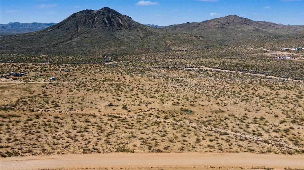 west.more.land様 4.7 Acres of Residential Land for Sale in Golden Valley, Arizona