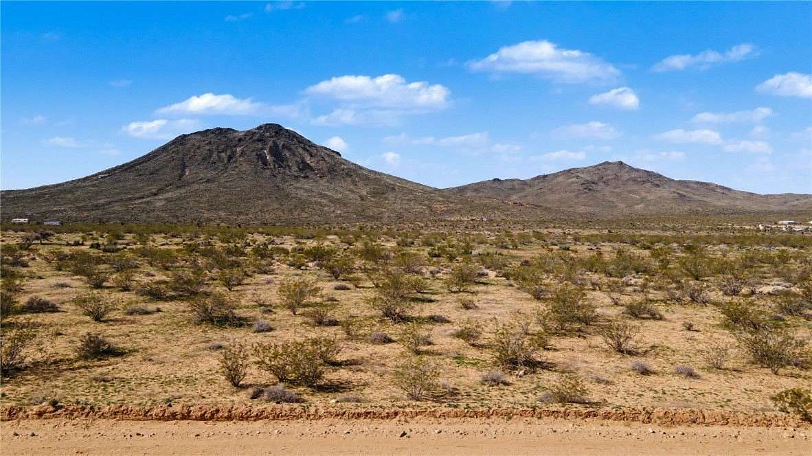 4.7 Acres of Residential Land for Sale in Golden Valley, Arizona