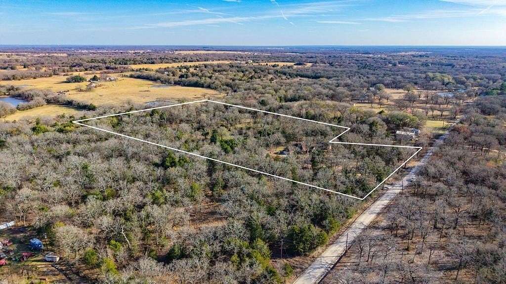 8 Acres of Residential Land with Home for Sale in Kemp, Texas