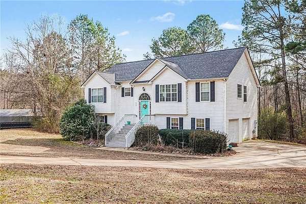 3.25 Acres of Residential Land with Home for Sale in Locust Grove, Georgia