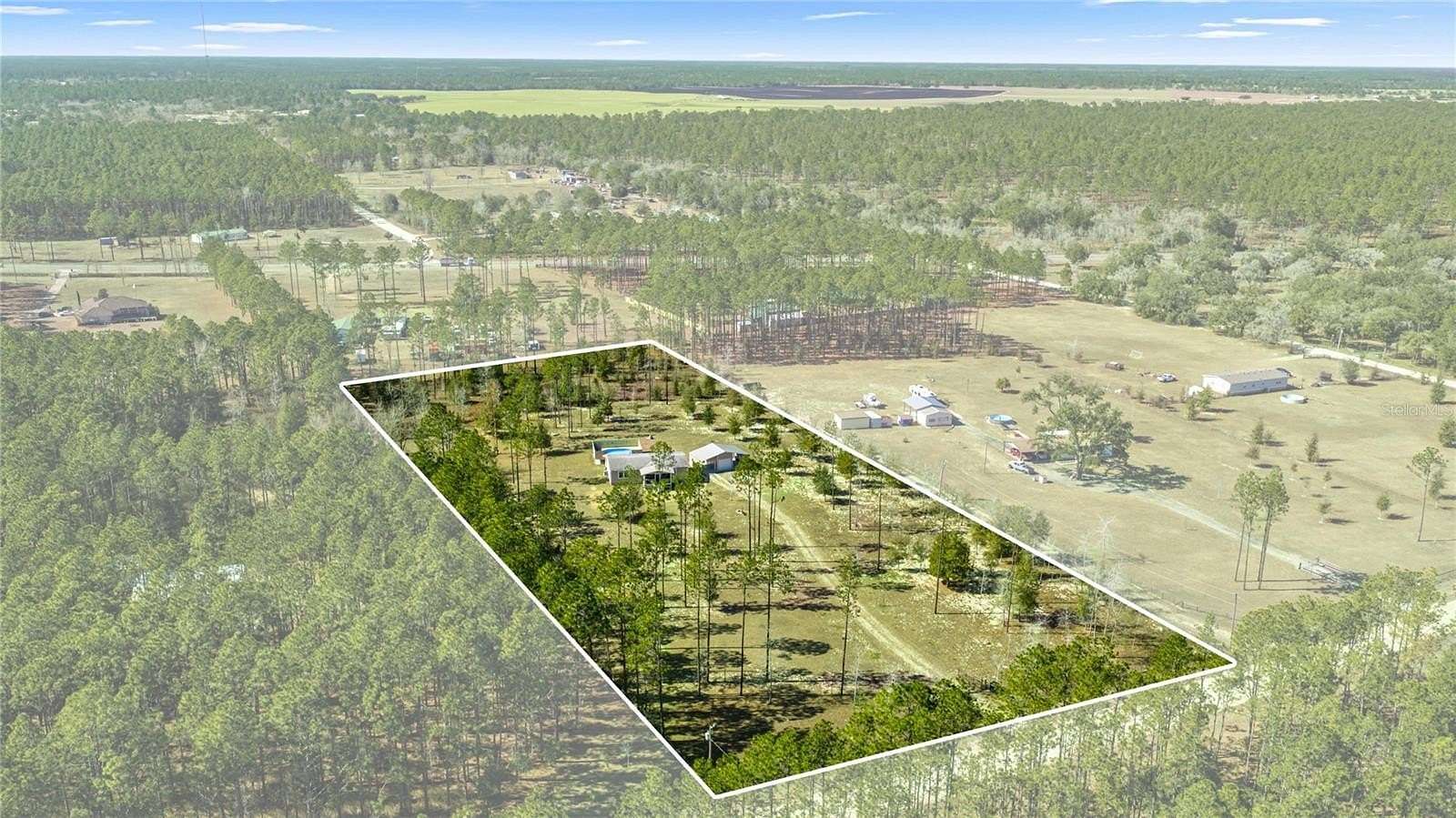 5 Acres of Land with Home for Sale in Morriston, Florida