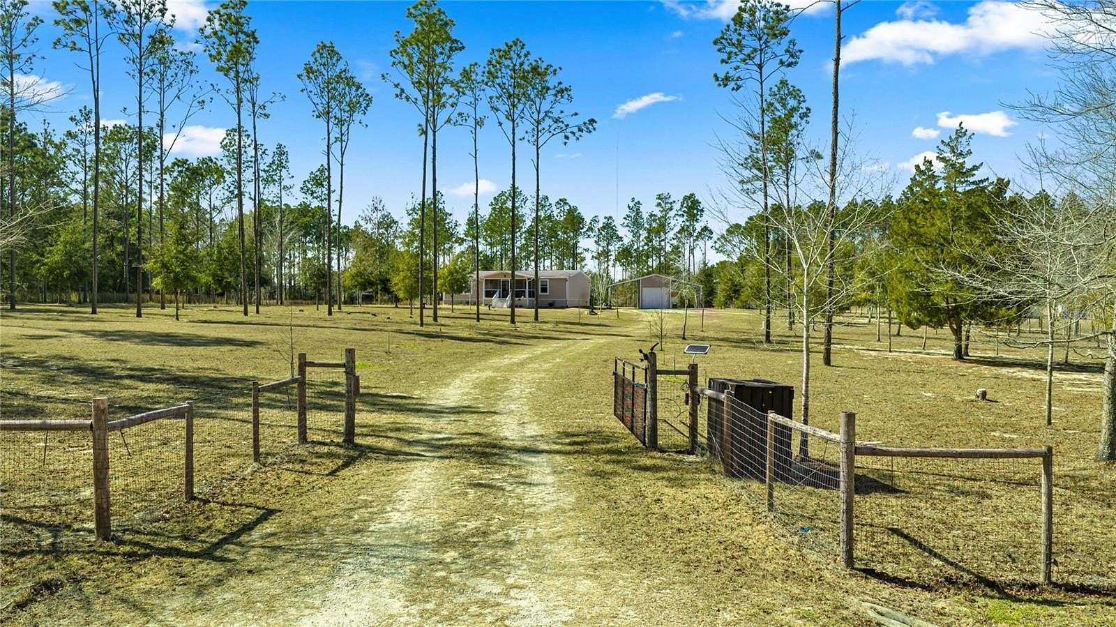 5 Acres of Land with Home for Sale in Morriston, Florida