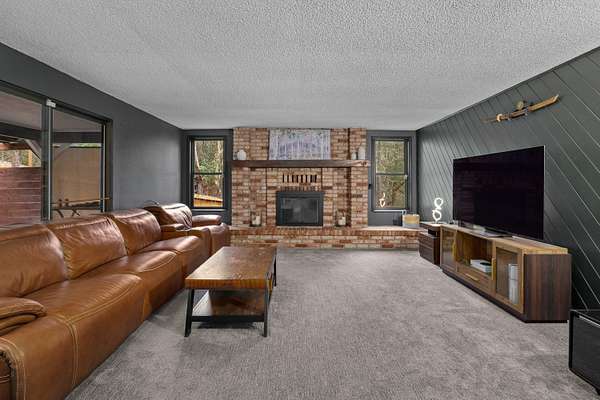 3 Acres of Land with Home for Sale in Grants Pass, Oregon