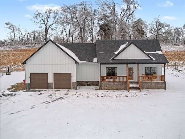 2.27 Acres of Residential Land with Home for Sale in Westmoreland, Tennessee