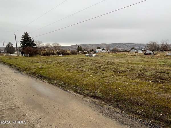 1.27 Acres of Residential Land for Sale in Selah, Washington
