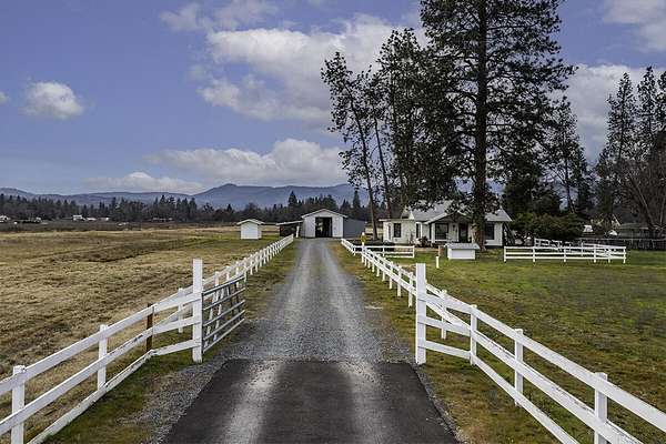 10.8 Acres of Land with Home for Sale in Medford, Oregon
