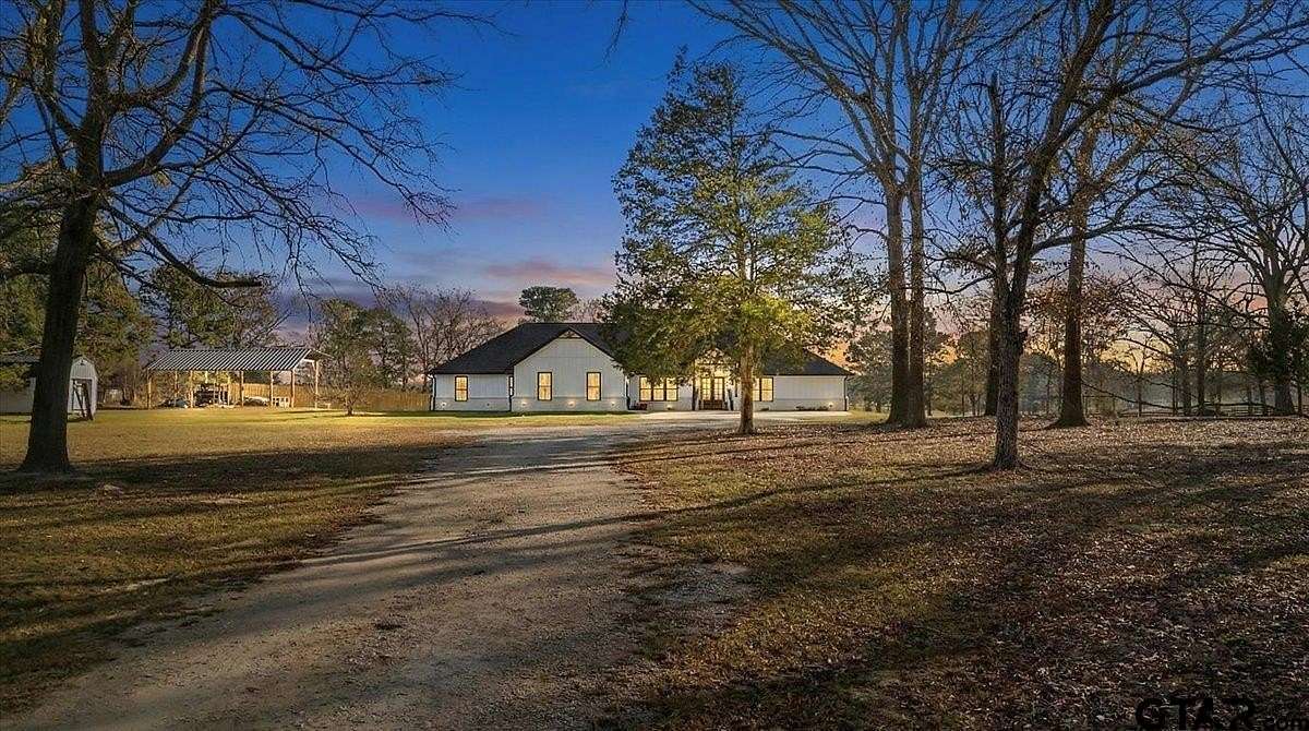 4 Acres of Residential Land with Home for Sale in Tyler, Texas