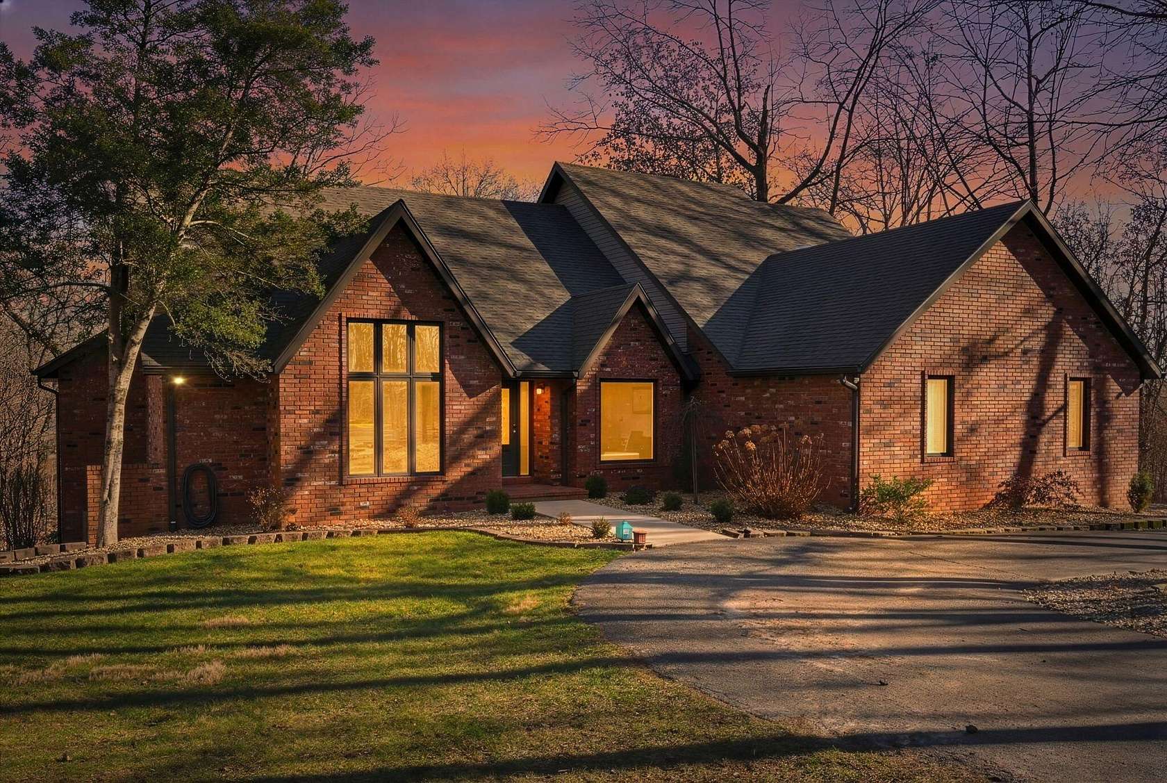 9 Acres of Residential Land with Home for Sale in Nixa, Missouri