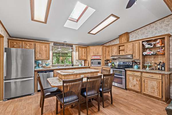 6.8 Acres of Land with Home for Sale in Rogue River, Oregon