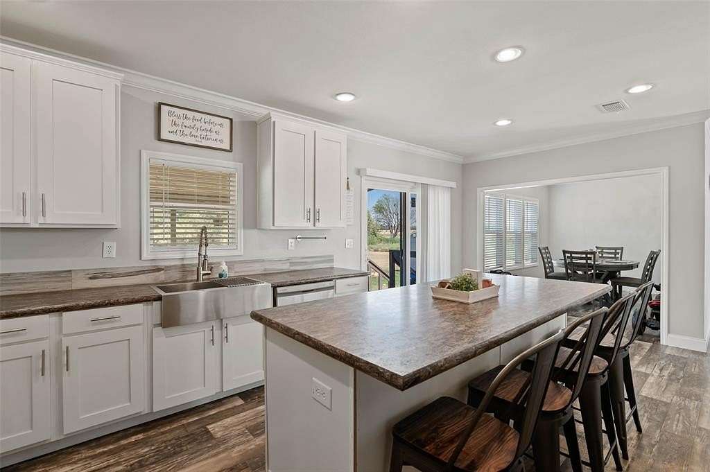 2 Acres of Residential Land with Home for Sale in Whitesboro, Texas