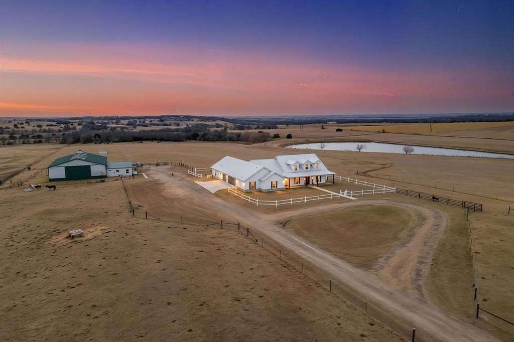 30.4 Acres of Land with Home for Sale in Moody, Texas