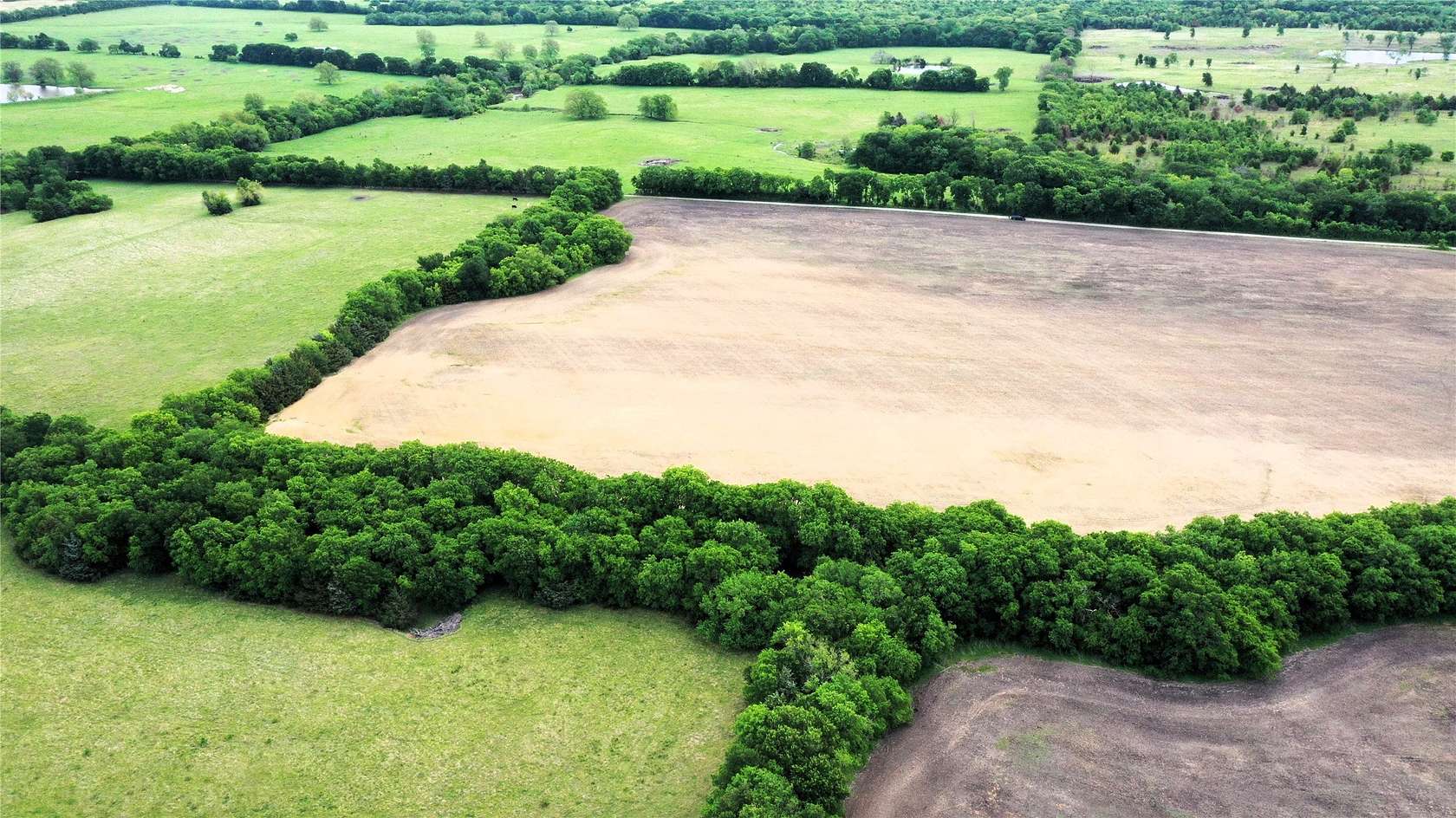 34 Acres of Agricultural Land for Sale in Bonham, Texas