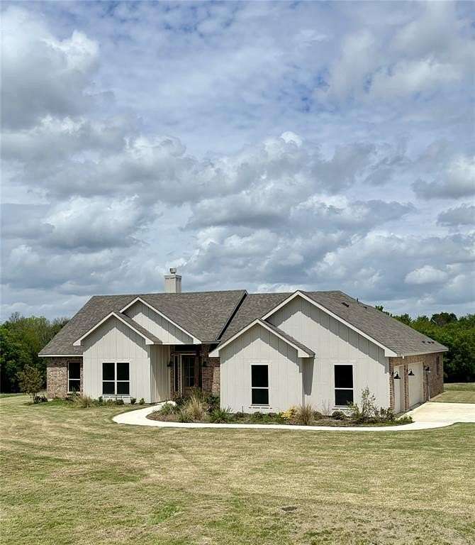 10.9 Acres of Land with Home for Sale in Lone Oak, Texas