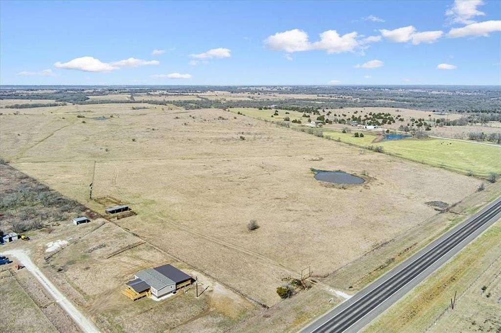 9 Acres of Residential Land for Sale in Groesbeck, Texas