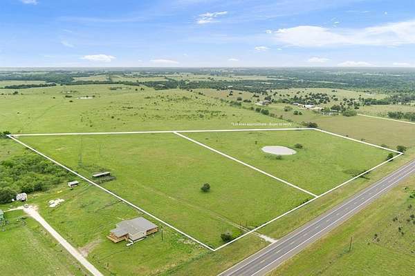 9 Acres of Residential Land for Sale in Groesbeck, Texas