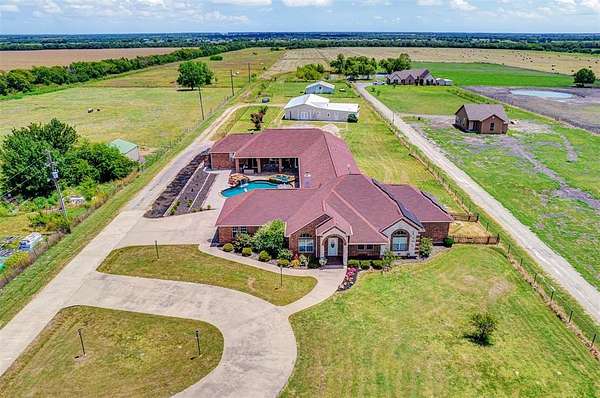 13.8 Acres of Land with Home for Sale in Farmersville, Texas