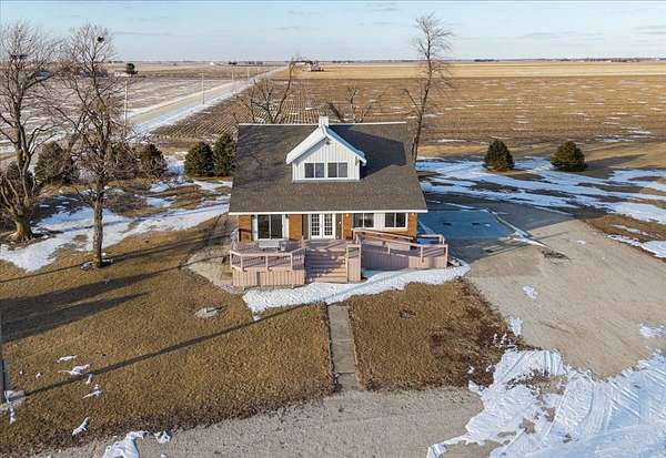 4 Acres of Residential Land with Home for Sale in Chenoa, Illinois