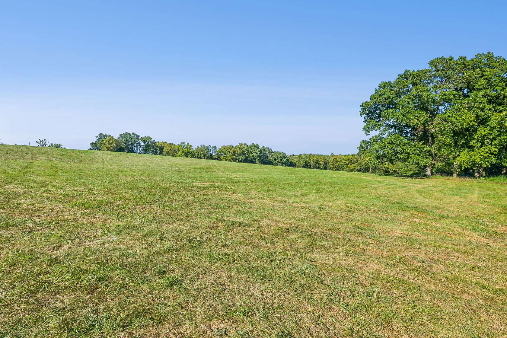 5.12 Acres of Land for Sale in Columbia, Tennessee