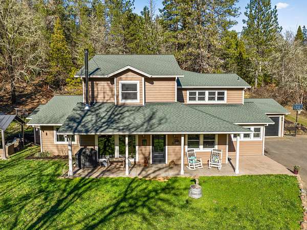 28 Acres of Agricultural Land with Home for Sale in Rogue River, Oregon