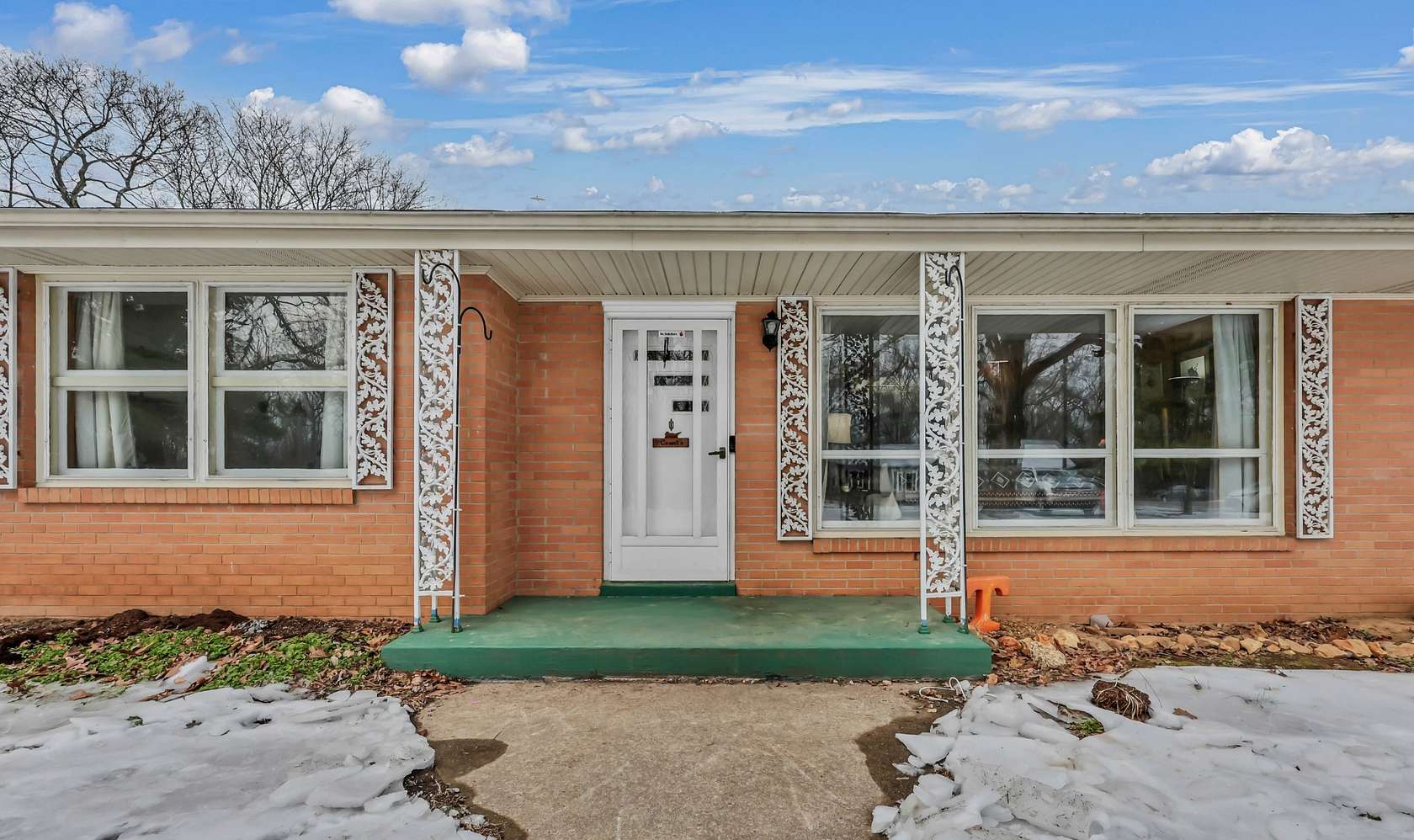 2 Acres of Residential Land with Home for Sale in Clarksville, Tennessee