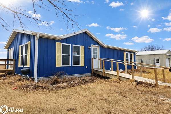 2 Acres of Residential Land with Home for Sale in Leon, Iowa