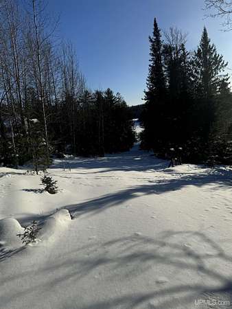 1.2 Acres of Residential Land for Sale in Iron Mountain, Michigan