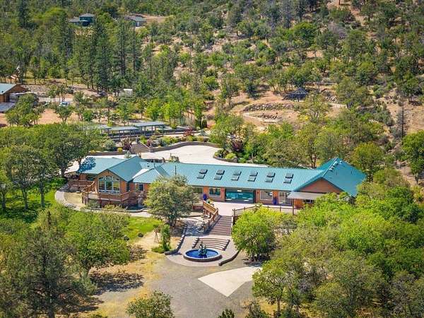 4 Acres of Land with Home for Sale in Yreka, California
