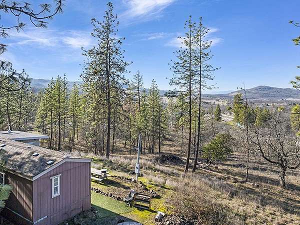 8.15 Acres of Land with Home for Sale in Eagle Point, Oregon