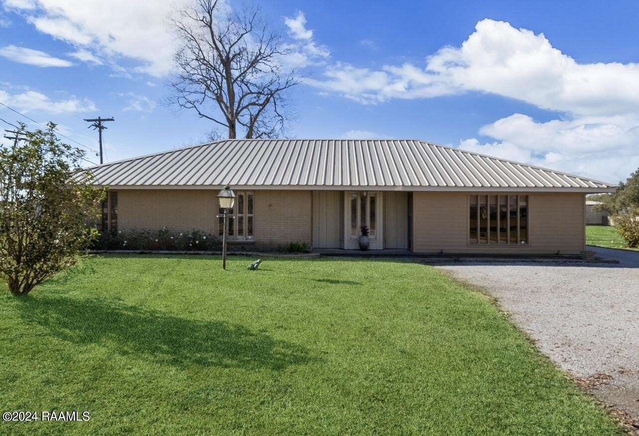 1.67 Acres of Land with Home for Lease in Lafayette, Louisiana