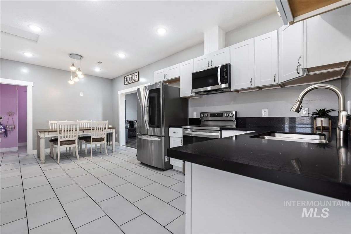 4.74 Acres of Residential Land with Home for Sale in Mountain Home, Idaho