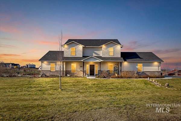 2.27 Acres of Residential Land with Home for Sale in Caldwell, Idaho