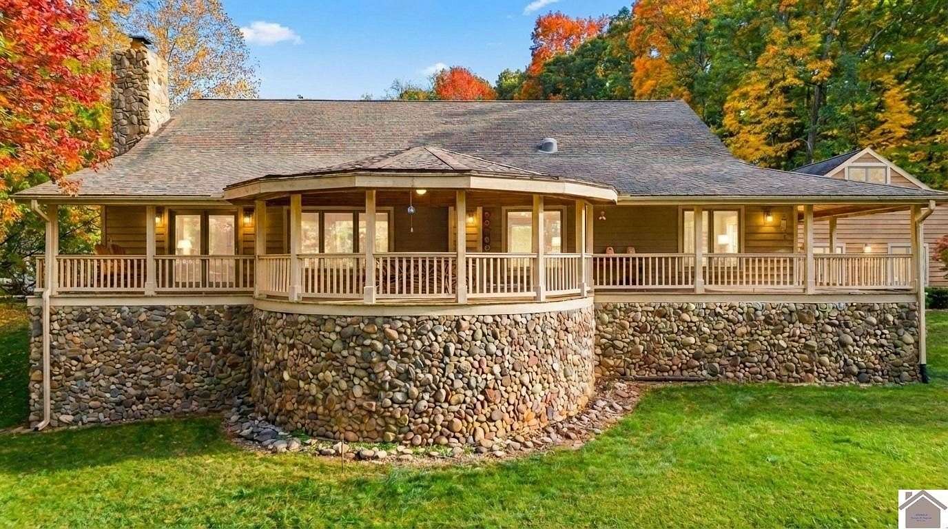 5.42 Acres of Land with Home for Sale in Eddyville, Kentucky
