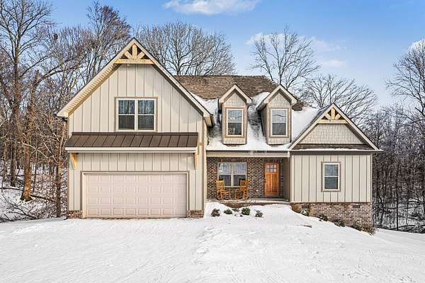 5 Acres of Residential Land with Home for Sale in Clarksville, Tennessee