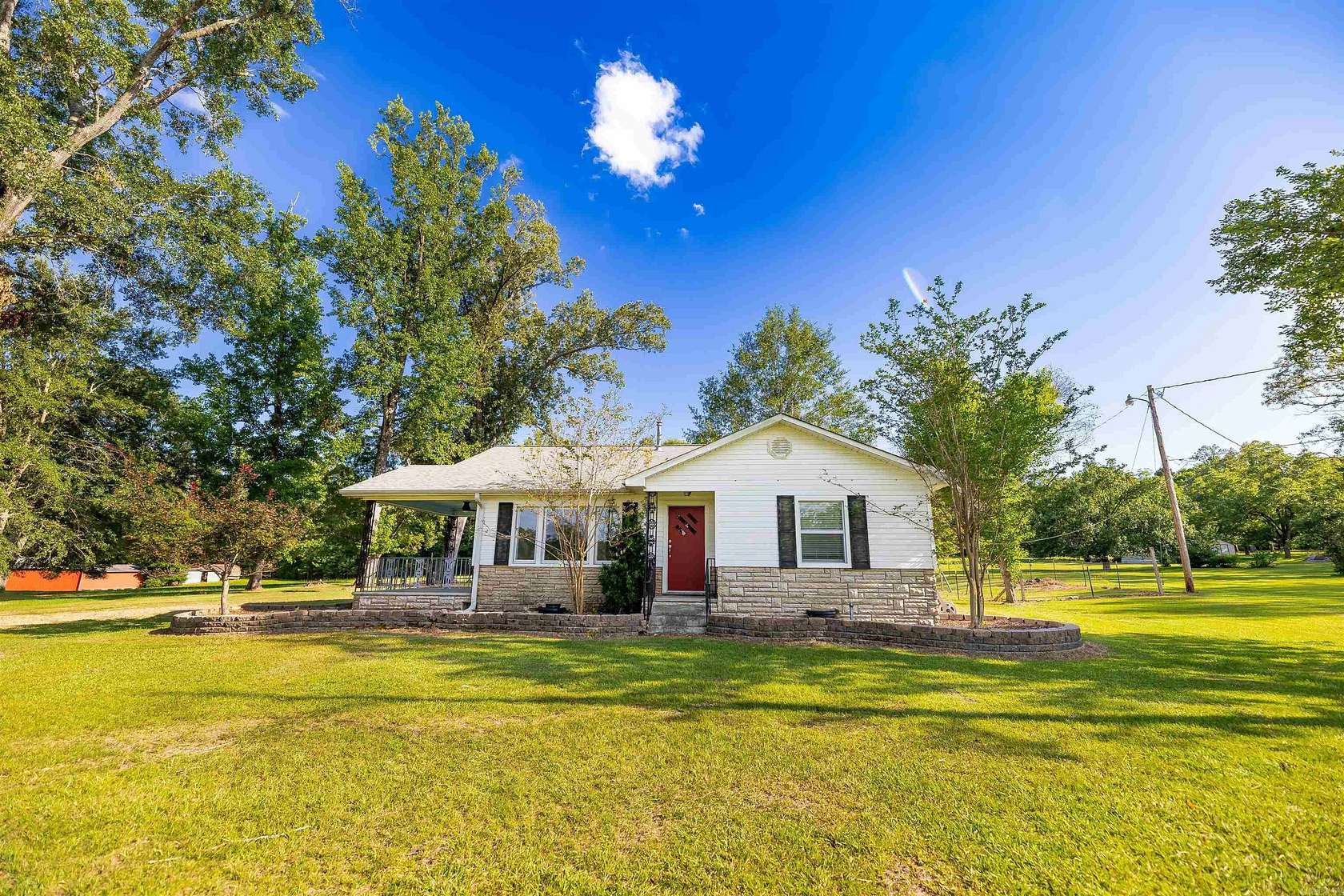5.15 Acres of Land with Home for Sale in Camden, Arkansas