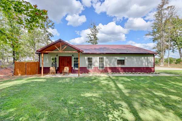 4.17 Acres of Residential Land with Home for Sale in Indian Mound, Tennessee