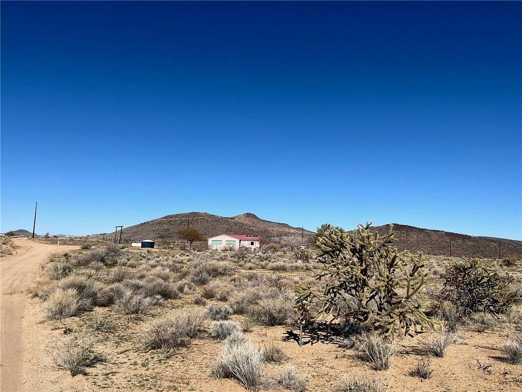 2.15 Acres of Residential Land with Home for Sale in Kingman, Arizona