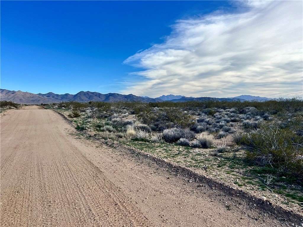 7.73 Acres of Land for Sale in Golden Valley, Arizona