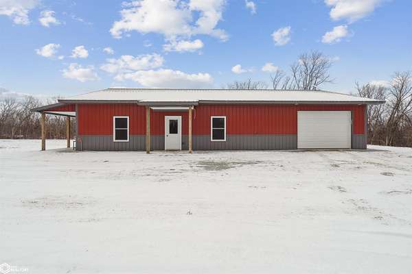 121 Acres of Land with Home for Sale in Montrose, Iowa