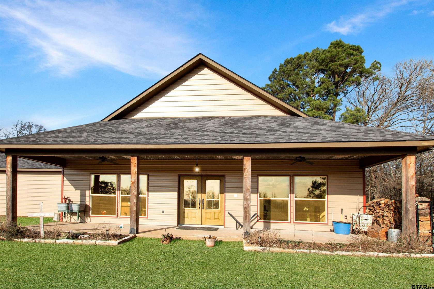 32 Acres of Agricultural Land with Home for Sale in Hawkins, Texas