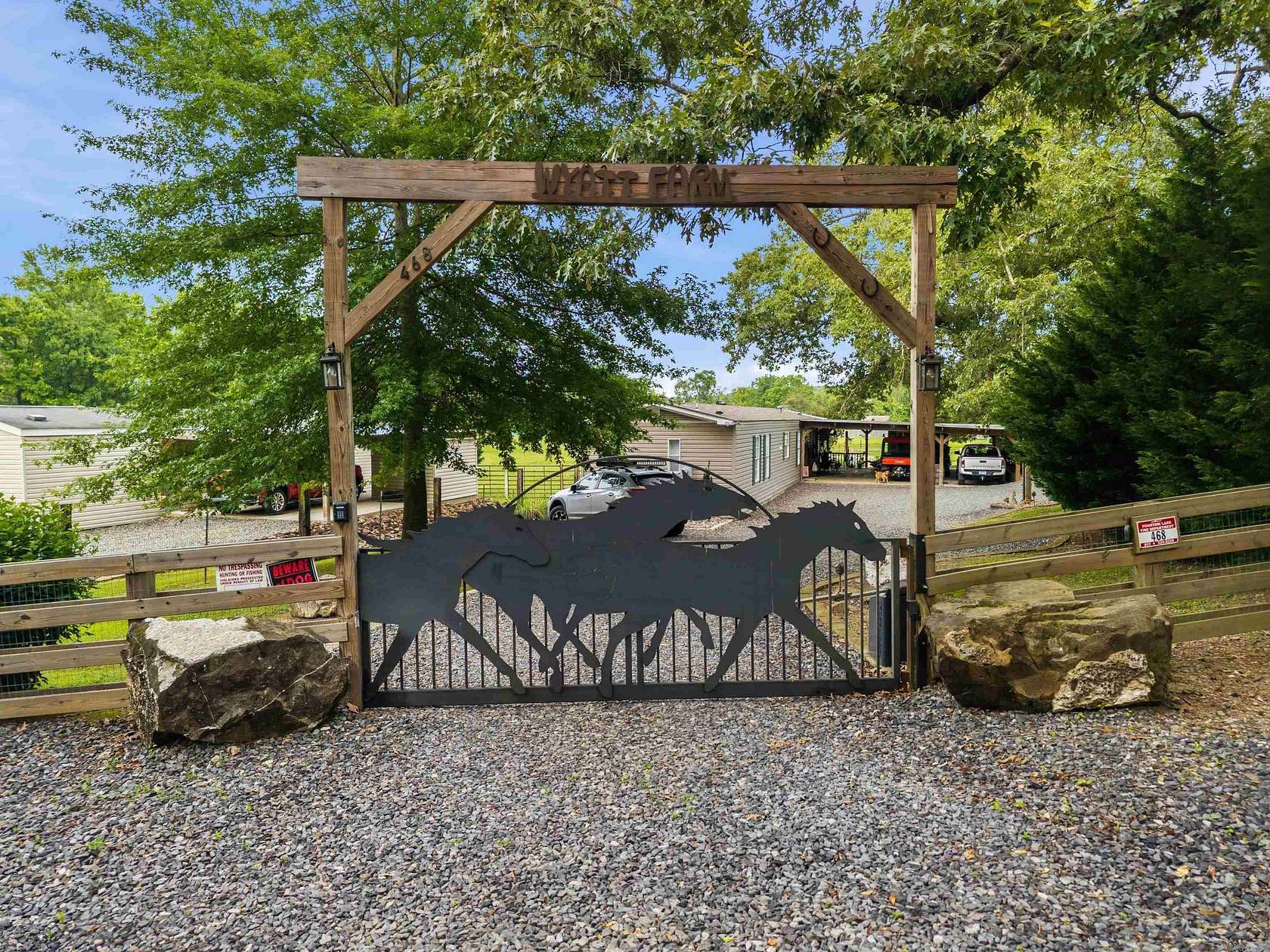 12 Acres of Land with Home for Sale in Hot Springs, Arkansas