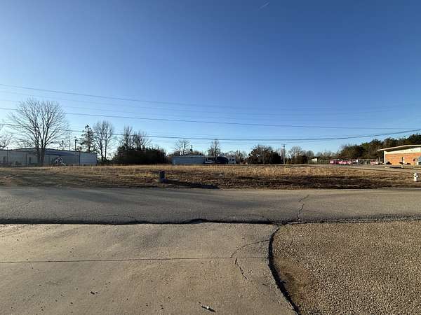 0.9 Acres of Commercial Land for Sale in Tupelo, Mississippi