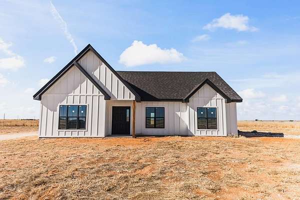 2.5 Acres of Residential Land with Home for Sale in Seminole, Texas