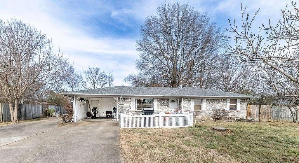 2 Acres of Residential Land with Home for Sale in Farmington, Arkansas