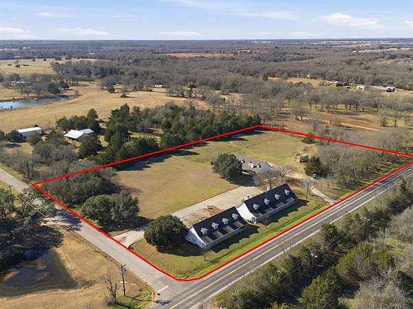 5 Acres of Improved Mixed-Use Land for Sale in Kemp, Texas