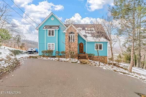 3 Acres of Residential Land with Home for Sale in Caryville, Tennessee