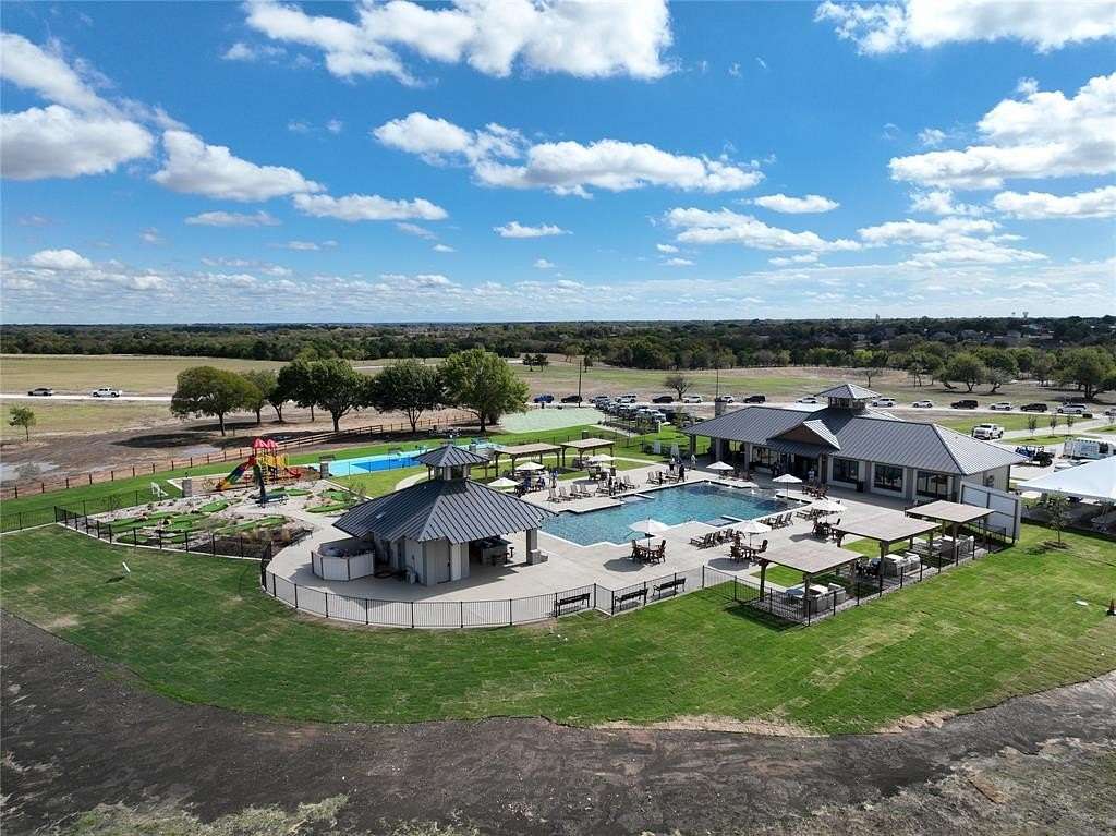 1 Acre of Residential Land for Sale in Oak Leaf, Texas